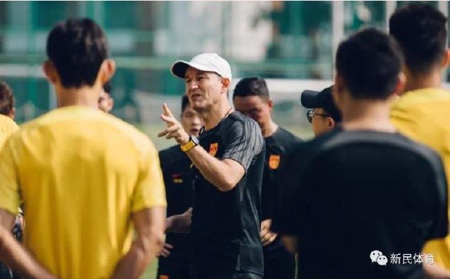 曼联联赛上一轮主场3-2击败阿斯顿维拉，总算结束了各项赛事四场不胜的局面，球队目前在英超积分榜排名第七，名次逐渐有所提升，目前他们也希望能够继续抢分打入欧战区。